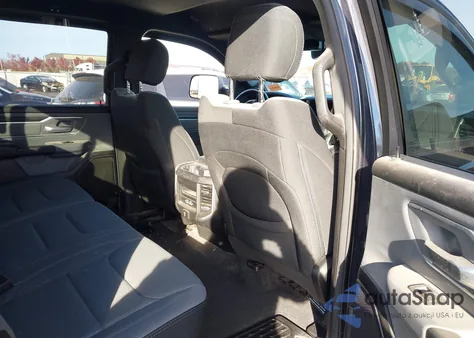 2021 Ram 1500 Big Horn 4X4 6'4 Box из США, поврежденный, VIN 1C6SRFMT8MN616177